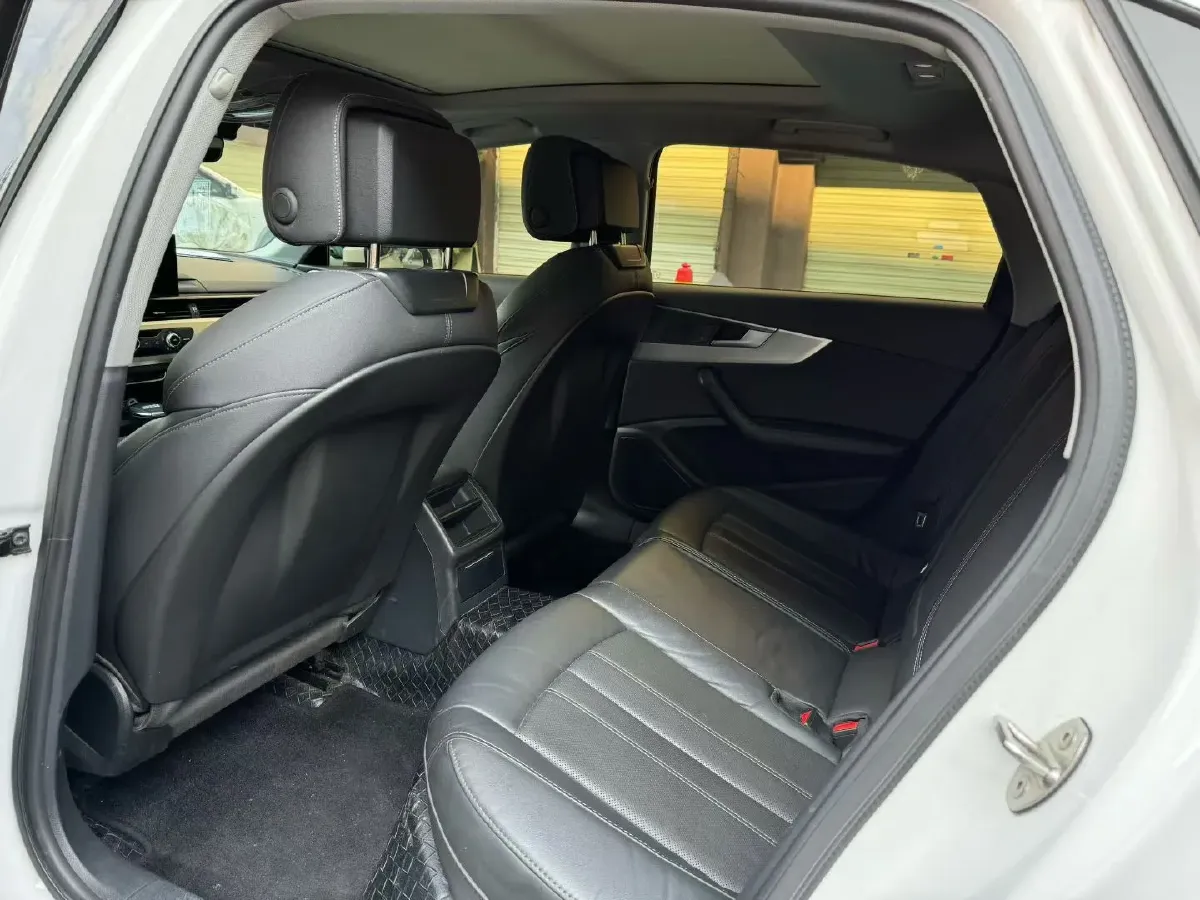 2020 Audi A4L 2.0T 190HP L4 7DCT,autocango,china used car exporter,china ev exporter,chinese used car exporter,chinese used ev exporter