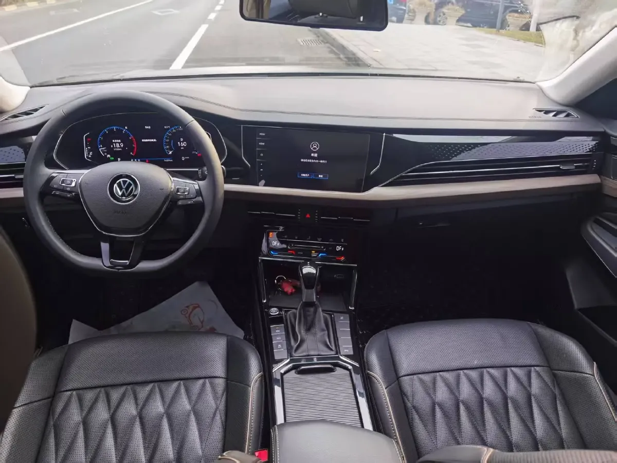 2021 Volkswagen Passat 2.0T 186HP L4 7DCT,autocango,china used car exporter,china ev exporter,chinese used car exporter,chinese used ev exporter