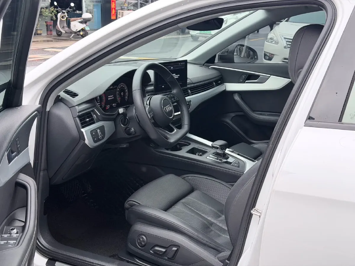 2022 Audi A4L 2.0T 190HP L4 7DCT,autocango,china used car exporter,china ev exporter,chinese used car exporter,chinese used ev exporter