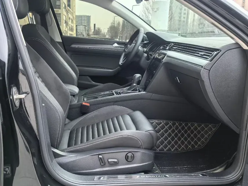 2020 Volkswagen Magotan 2.0T 186HP L4 7DCT,autocango,china used car exporter,china ev exporter,chinese used car exporter,chinese used ev exporter