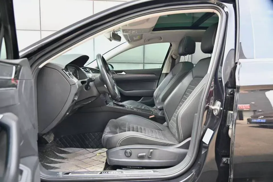 2020 Volkswagen Magotan 2.0T 186HP L4 7DCT,autocango,china used car exporter,china ev exporter,chinese used car exporter,chinese used ev exporter