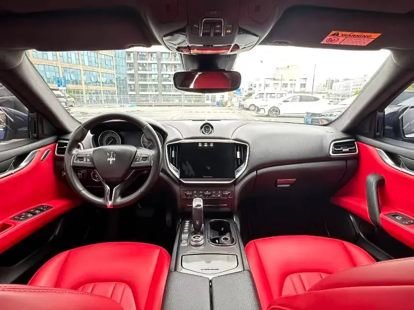 2021 Maserati Ghibli 2.0T 330HP L4 8AT,autocango,china used car exporter,china ev exporter,chinese used car exporter,chinese used ev exporter