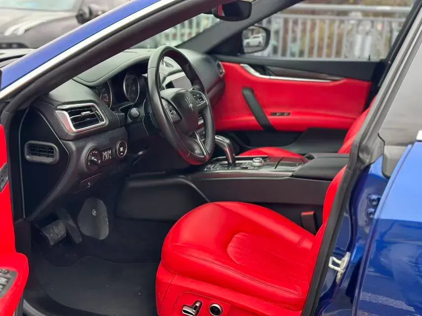 2021 Maserati Ghibli 2.0T 330HP L4 8AT,autocango,china used car exporter,china ev exporter,chinese used car exporter,chinese used ev exporter