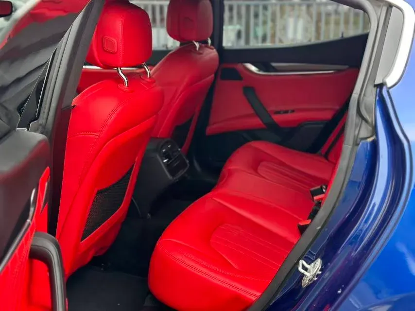 2021 Maserati Ghibli 2.0T 330HP L4 8AT,autocango,china used car exporter,china ev exporter,chinese used car exporter,chinese used ev exporter