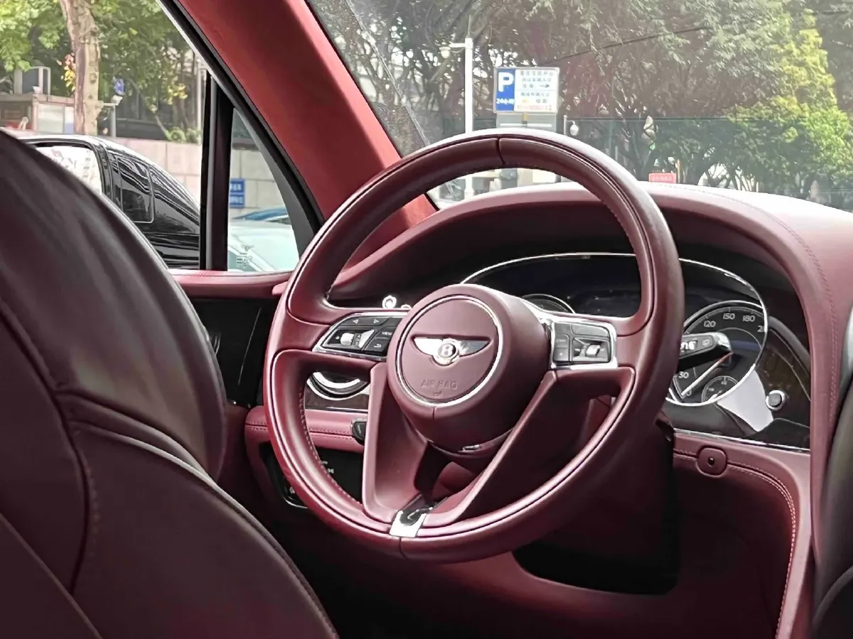 2018 Bentley Bentayga 4.0T 550HP V8 8AT,autocango,china used car exporter,china ev exporter,chinese used car exporter,chinese used ev exporter