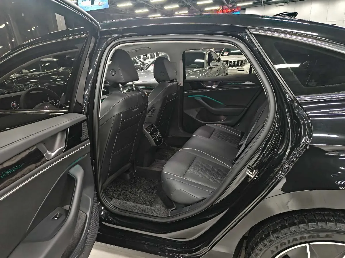 2024 Volkswagen Magotan 2.0T 220HP L4 7DCT,autocango,china used car exporter,china ev exporter,chinese used car exporter,chinese used ev exporter