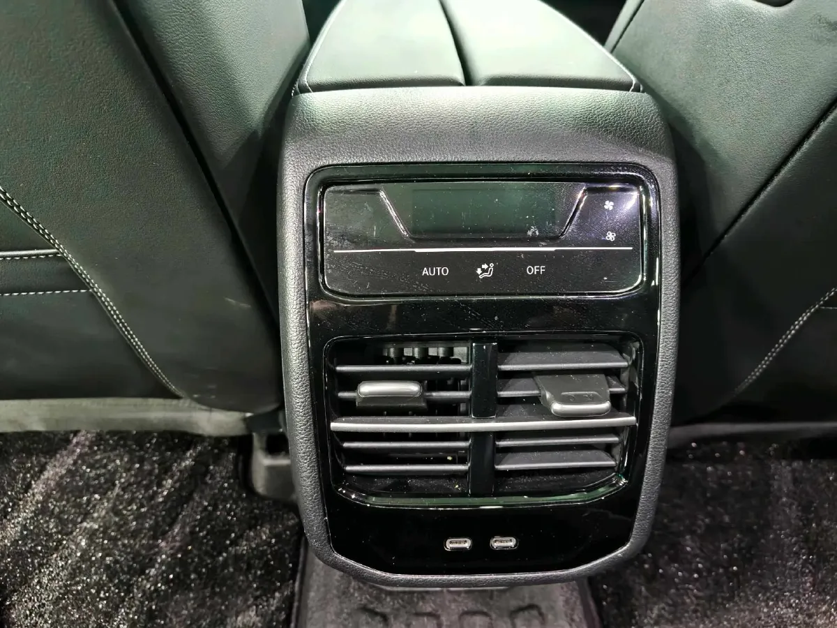 2024 Volkswagen Magotan 2.0T 220HP L4 7DCT,autocango,china used car exporter,china ev exporter,chinese used car exporter,chinese used ev exporter