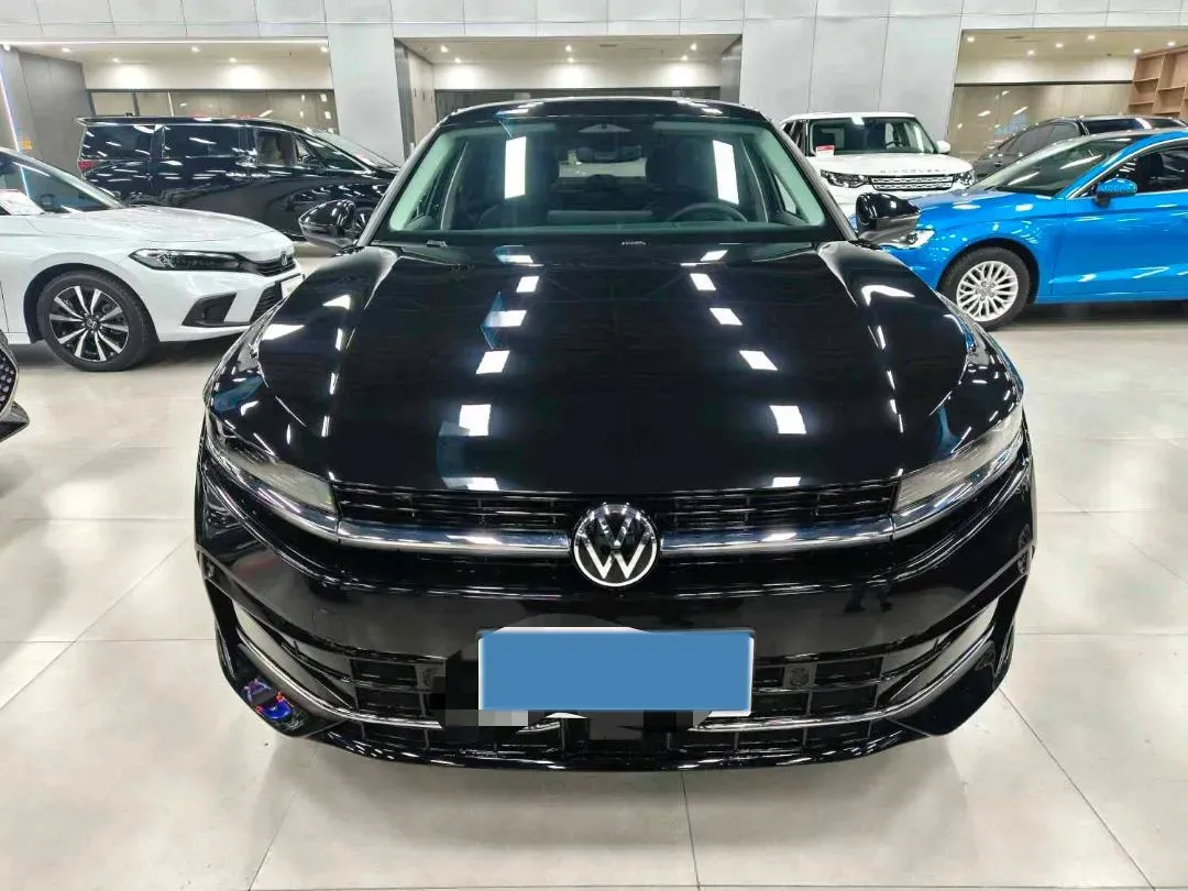 2024 Volkswagen Magotan 2.0T 220HP L4 7DCT,autocango,china used car exporter,china ev exporter,chinese used car exporter,chinese used ev exporter