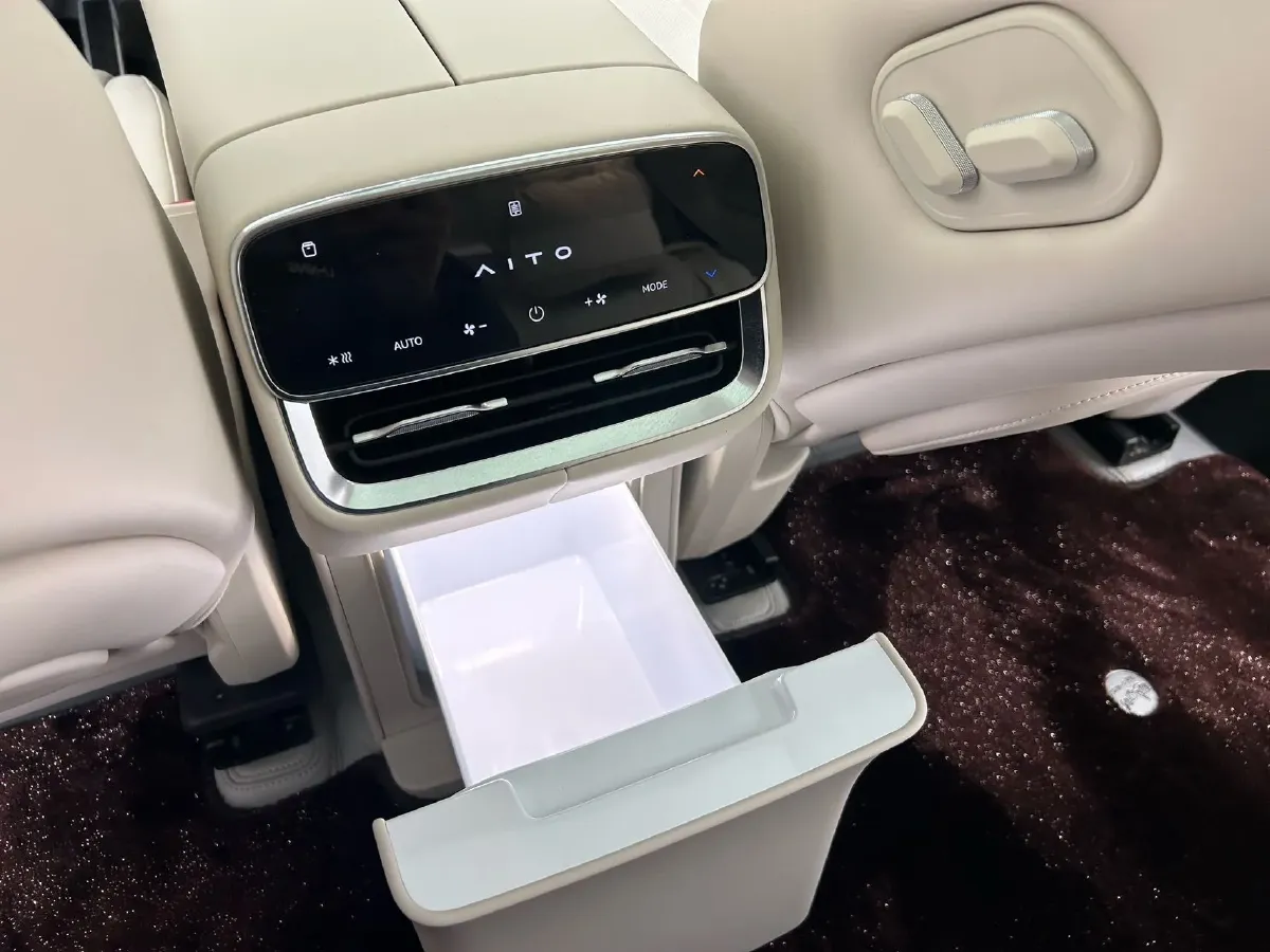 2025 AITO AITO M8 REEV 160HP REEV 53.4KWH,autocango,china used car exporter,china ev exporter,chinese used car exporter,chinese used ev exporter