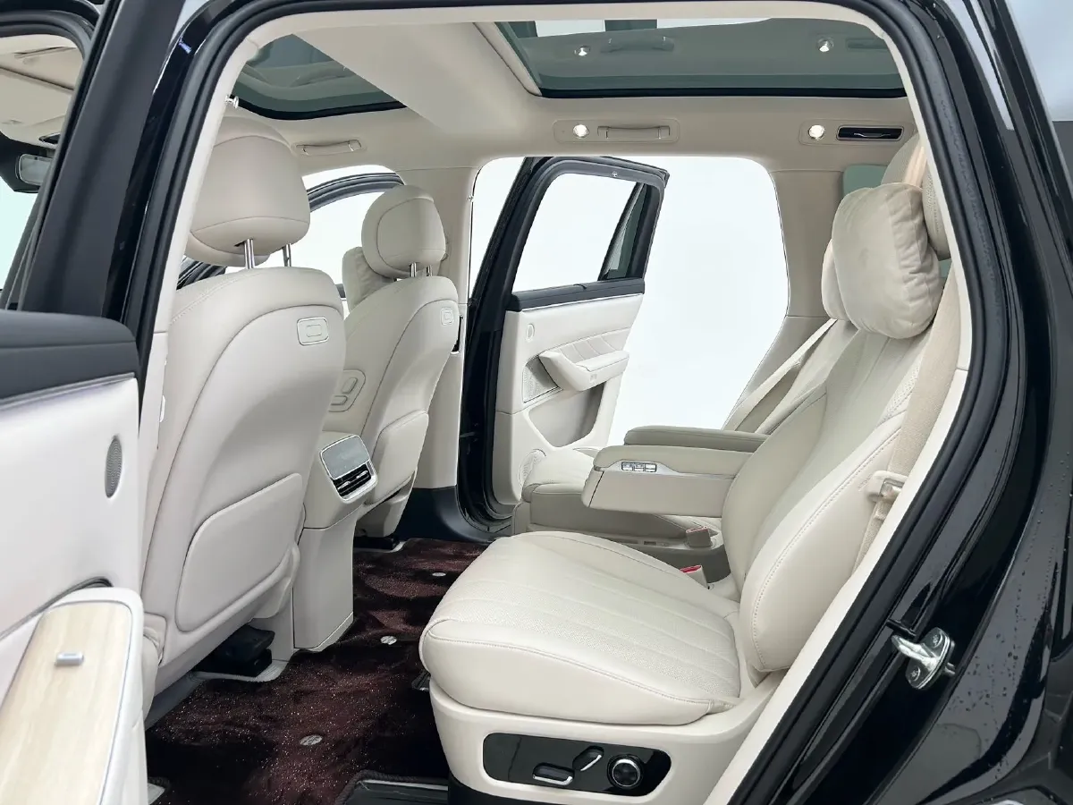 2025 AITO AITO M8 REEV 160HP REEV 53.4KWH,autocango,china used car exporter,china ev exporter,chinese used car exporter,chinese used ev exporter