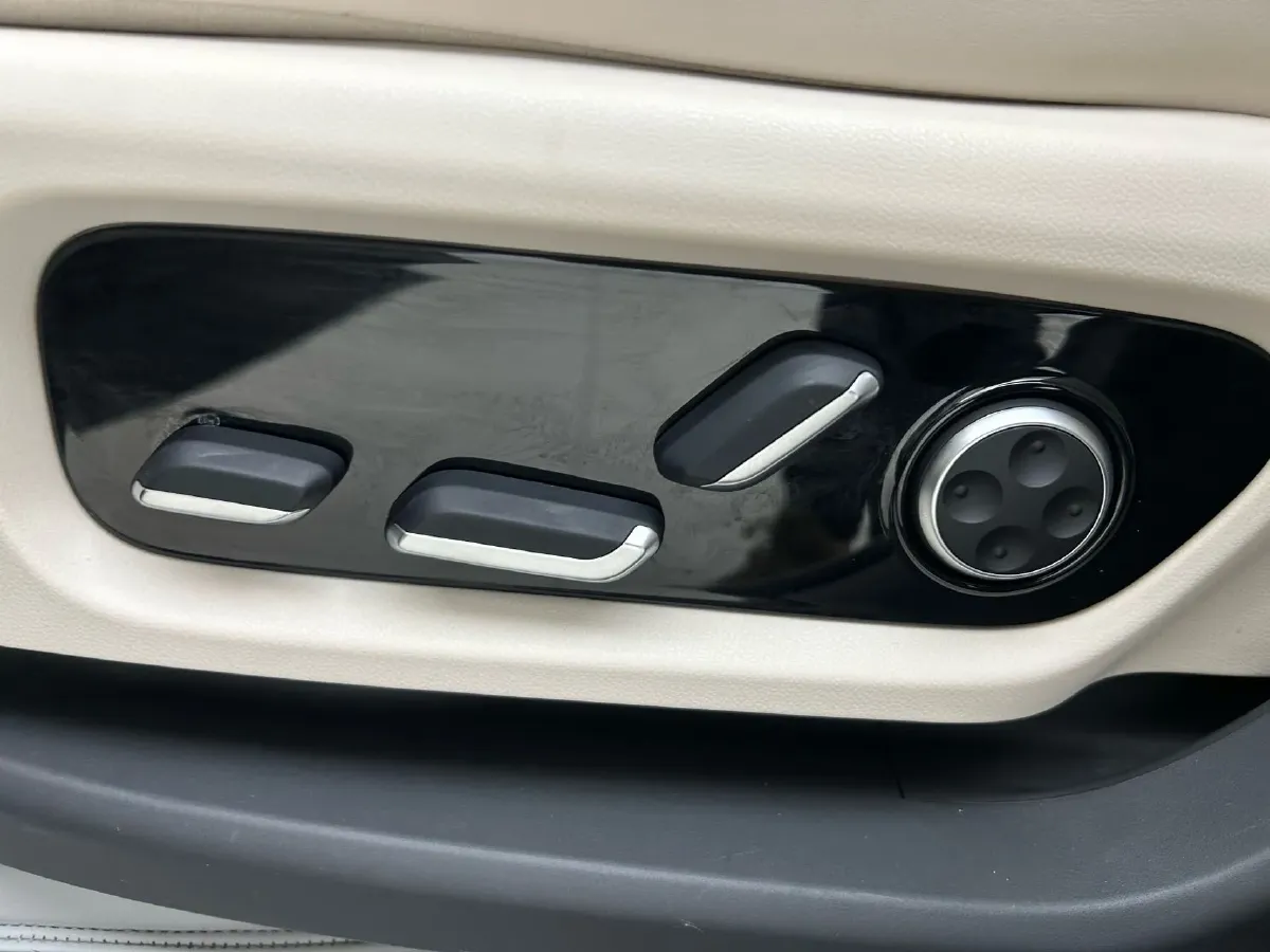 2025 AITO AITO M8 REEV 160HP REEV 53.4KWH,autocango,china used car exporter,china ev exporter,chinese used car exporter,chinese used ev exporter