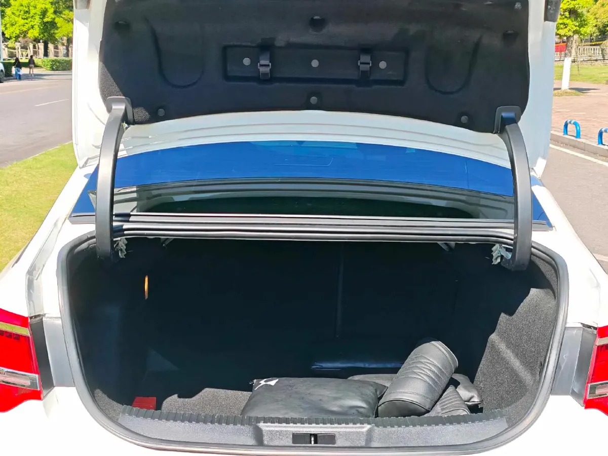 2018 DS 5LS 1.6T 167HP L4 6AT,autocango,china used car exporter,china ev exporter,chinese used car exporter,chinese used ev exporter