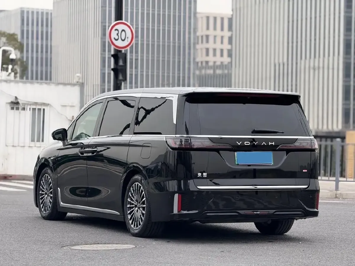 2026 Voyah Dream 1.5T 150HP L4 PHEV,autocango,china used car exporter,china ev exporter,chinese used car exporter,chinese used ev exporter