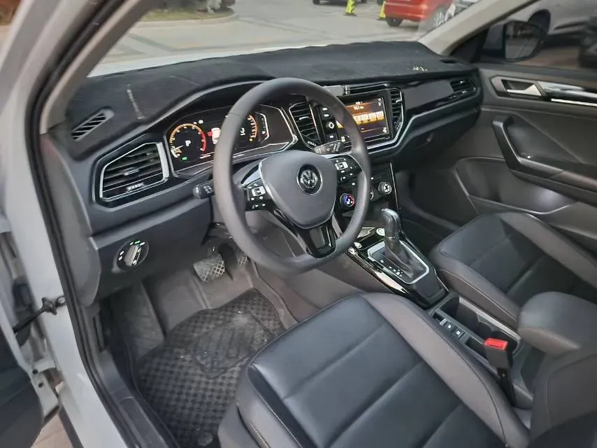 2020 Volkswagen T-Roc 1.4T 150HP L4 7DCT,autocango,china used car exporter,china ev exporter,chinese used car exporter,chinese used ev exporter