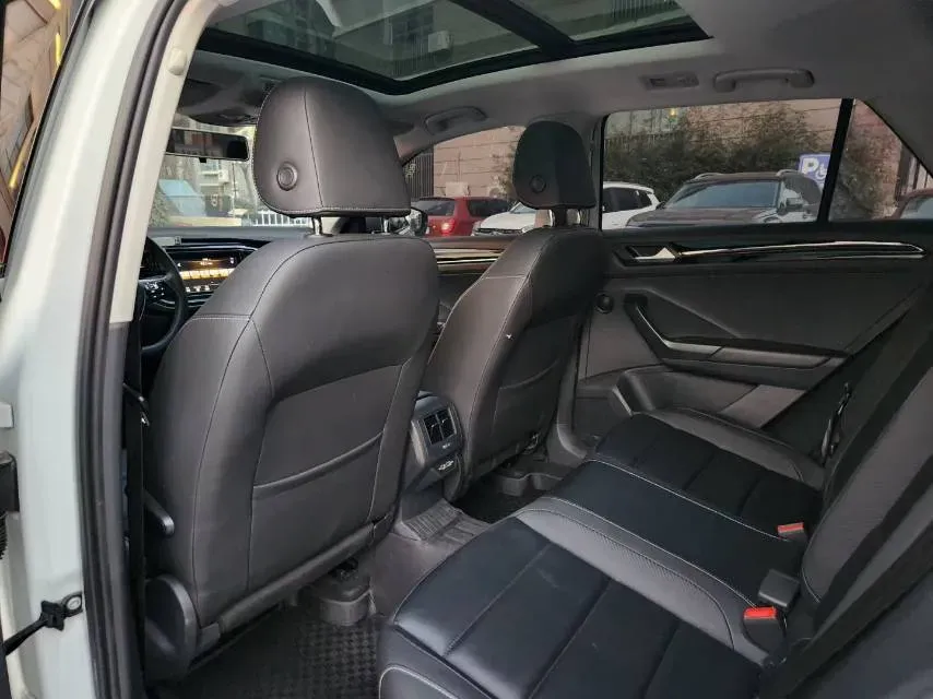 2020 Volkswagen T-Roc 1.4T 150HP L4 7DCT,autocango,china used car exporter,china ev exporter,chinese used car exporter,chinese used ev exporter