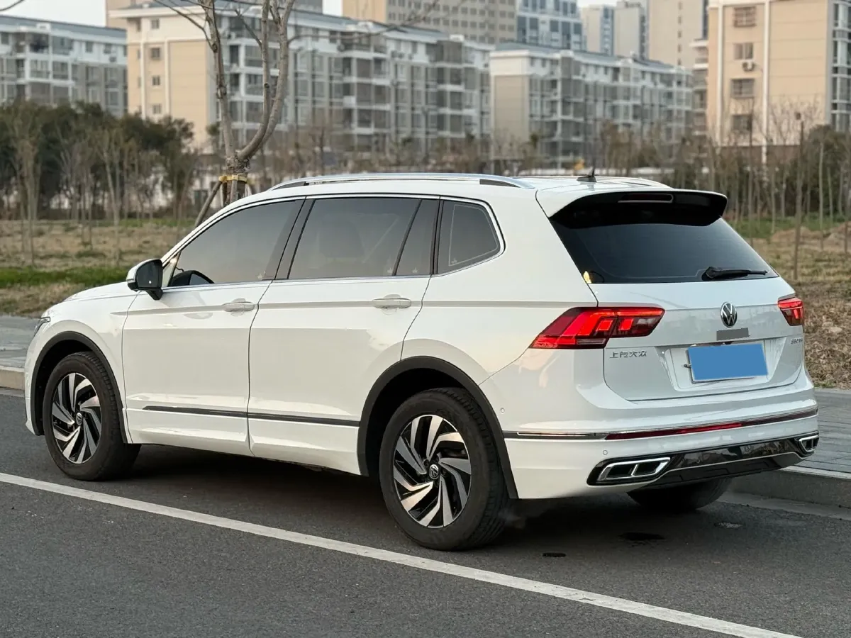 2024 Volkswagen Tiguan L 2.0T 186HP L4 7DCT,autocango,china used car exporter,china ev exporter,chinese used car exporter,chinese used ev exporter