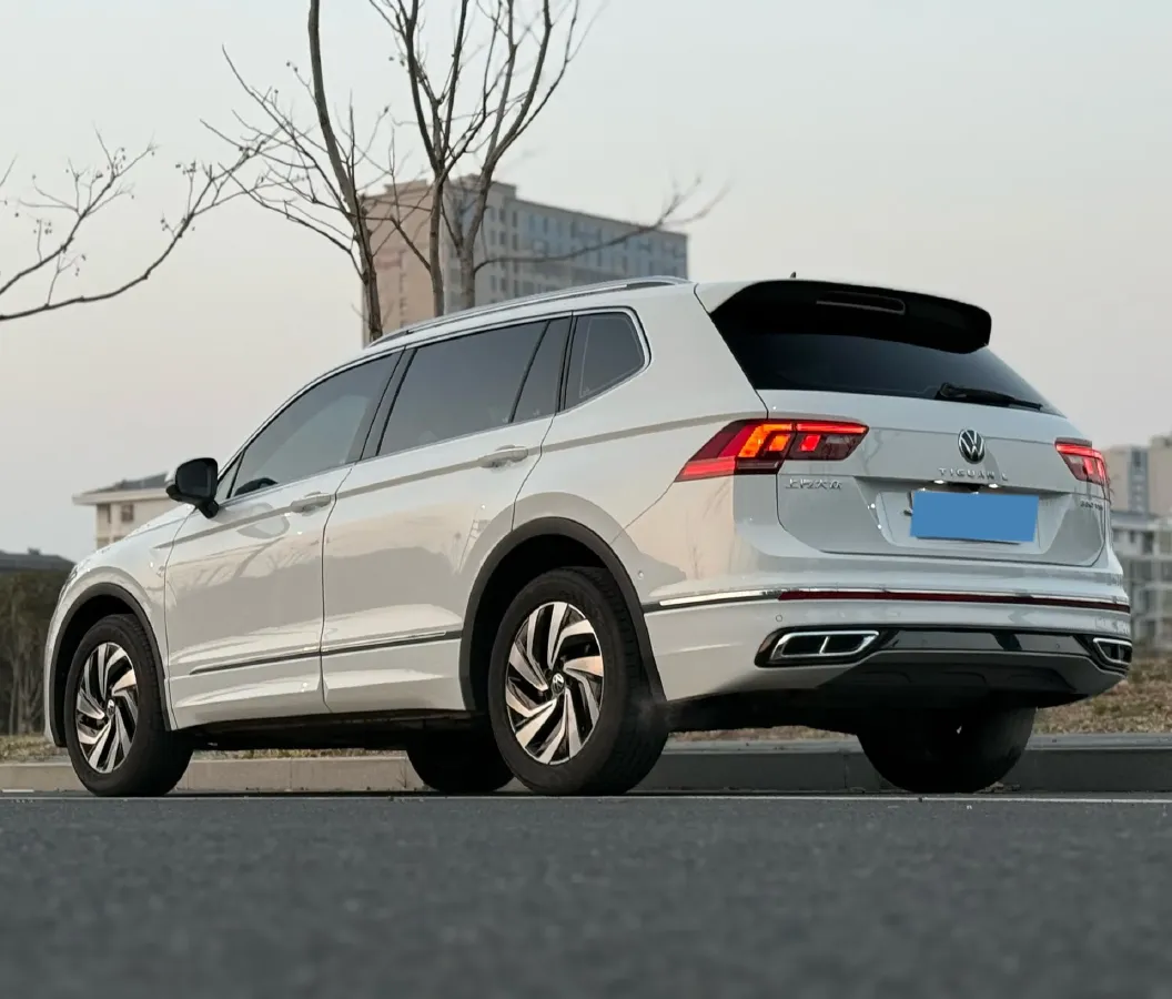 2024 Volkswagen Tiguan L 2.0T 186HP L4 7DCT,autocango,china used car exporter,china ev exporter,chinese used car exporter,chinese used ev exporter