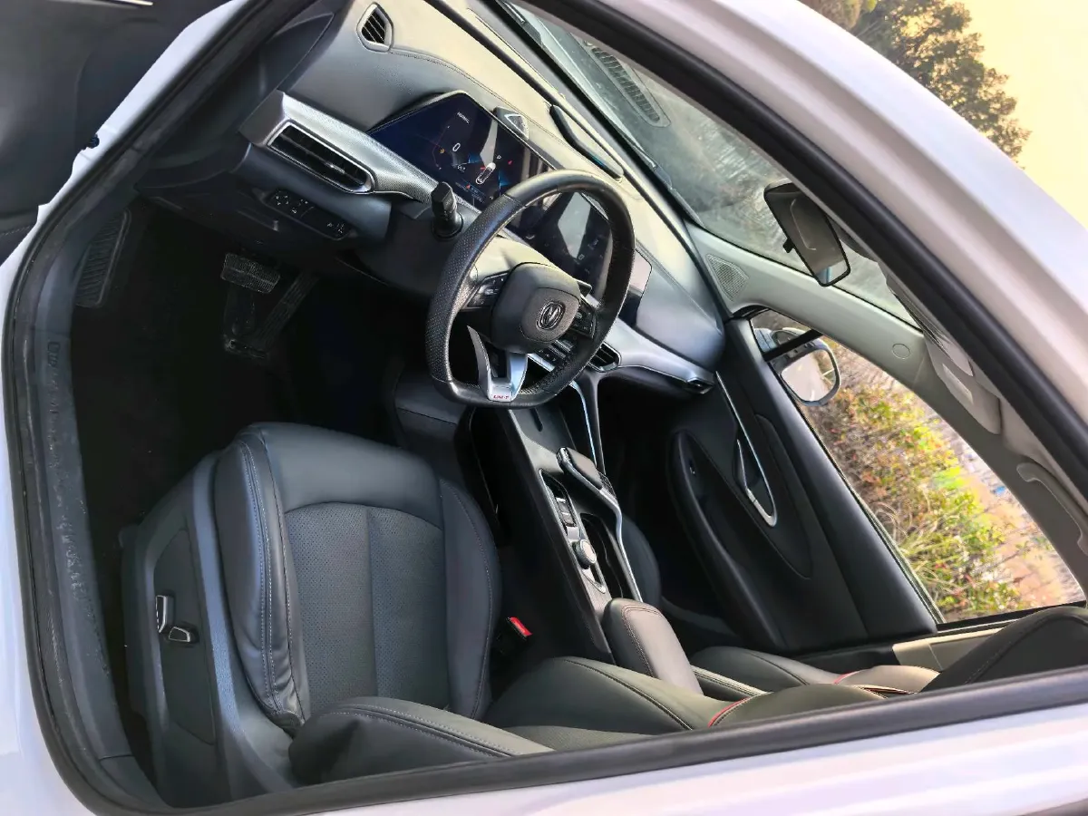 2020 ChangAn UNI-T 1.5T 180HP L4 7DCT,autocango,china used car exporter,china ev exporter,chinese used car exporter,chinese used ev exporter