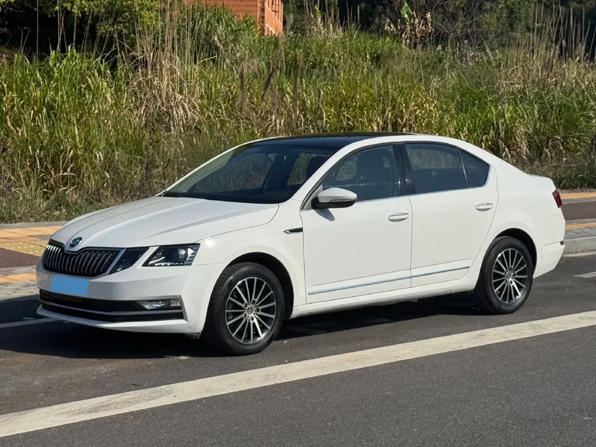 2018 Skoda Octavia 1.6L 110HP L4 6AT,autocango,china used car exporter,china ev exporter,chinese used car exporter,chinese used ev exporter