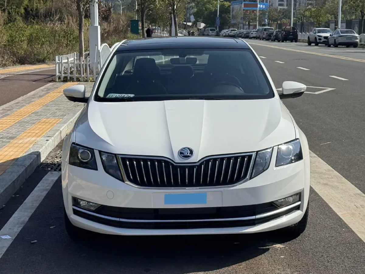 2018 Skoda Octavia 1.6L 110HP L4 6AT,autocango,china used car exporter,china ev exporter,chinese used car exporter,chinese used ev exporter