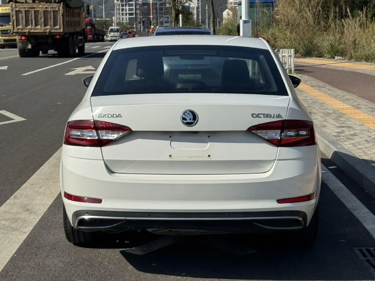 2018 Skoda Octavia 1.6L 110HP L4 6AT,autocango,china used car exporter,china ev exporter,chinese used car exporter,chinese used ev exporter