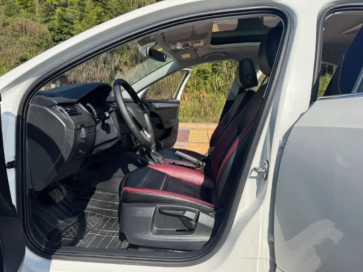 2018 Skoda Octavia 1.6L 110HP L4 6AT,autocango,china used car exporter,china ev exporter,chinese used car exporter,chinese used ev exporter