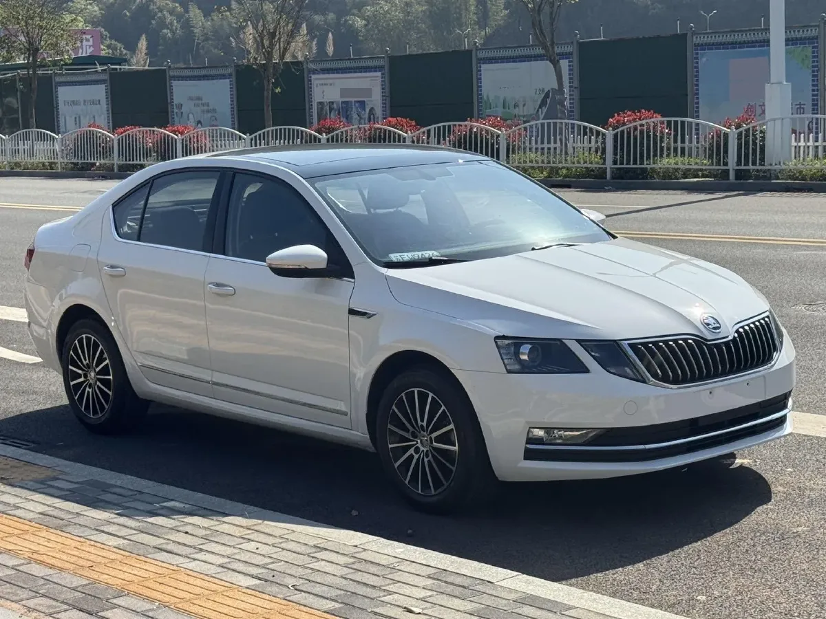 2018 Skoda Octavia 1.6L 110HP L4 6AT,autocango,china used car exporter,china ev exporter,chinese used car exporter,chinese used ev exporter