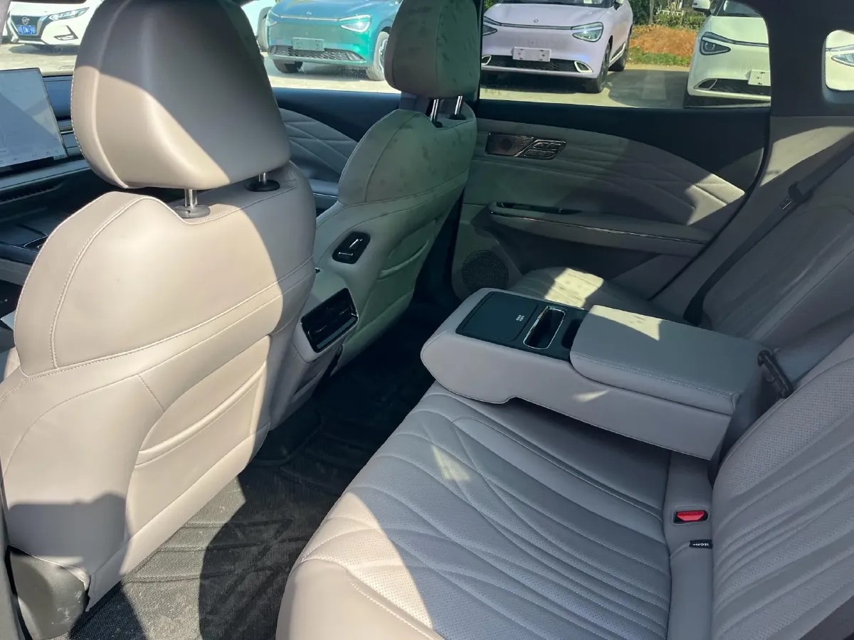 2025 Geely Galaxy Starshine 8 1.5L 112HP L4 1DHT PHEV,autocango,china used car exporter,china ev exporter,chinese used car exporter,chinese used ev exporter