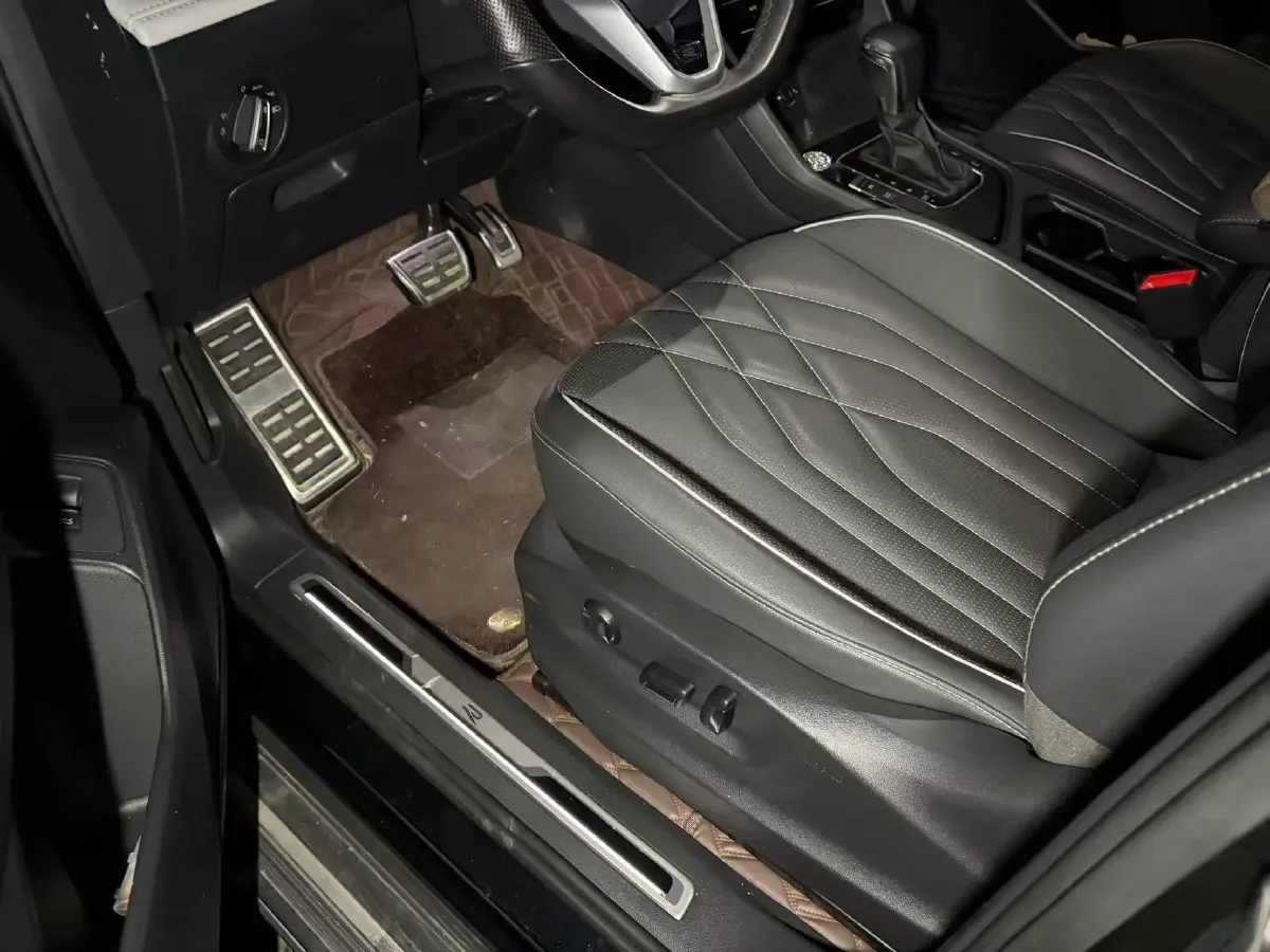 2023 Volkswagen Tiguan L 2.0T 186HP L4 7DCT,autocango,china used car exporter,china ev exporter,chinese used car exporter,chinese used ev exporter