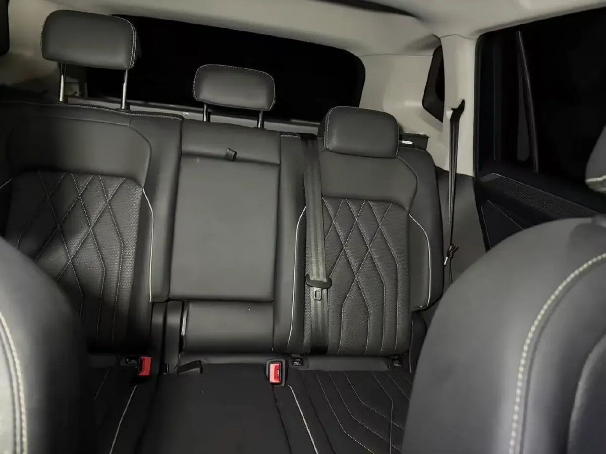 2023 Volkswagen Tiguan L 2.0T 186HP L4 7DCT,autocango,china used car exporter,china ev exporter,chinese used car exporter,chinese used ev exporter