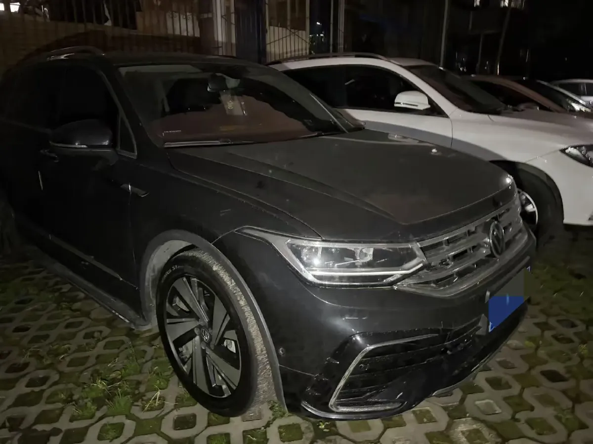 2023 Volkswagen Tiguan L 2.0T 186HP L4 7DCT,autocango,china used car exporter,china ev exporter,chinese used car exporter,chinese used ev exporter