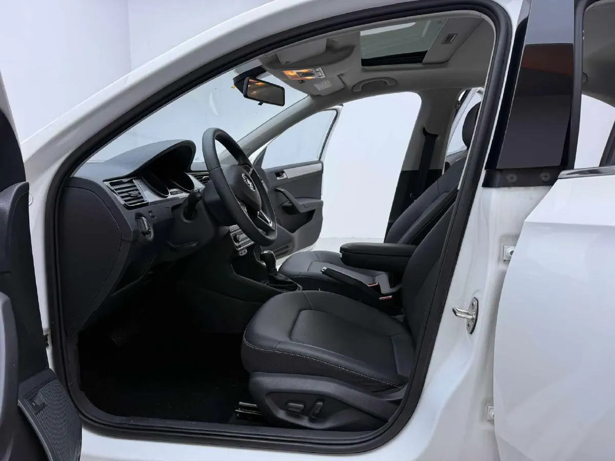 2022 Skoda Rapid 1.5L 112HP L4 6AT,autocango,china used car exporter,china ev exporter,chinese used car exporter,chinese used ev exporter