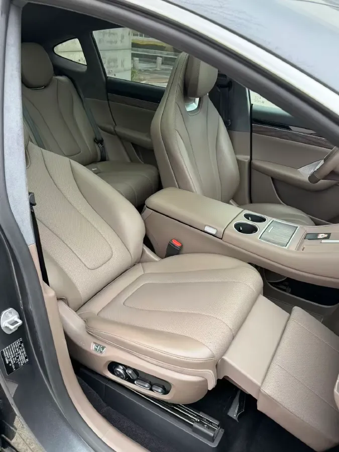 2025 Luxeed R7 REEV 156HP REEV 37KWH,autocango,china used car exporter,china ev exporter,chinese used car exporter,chinese used ev exporter