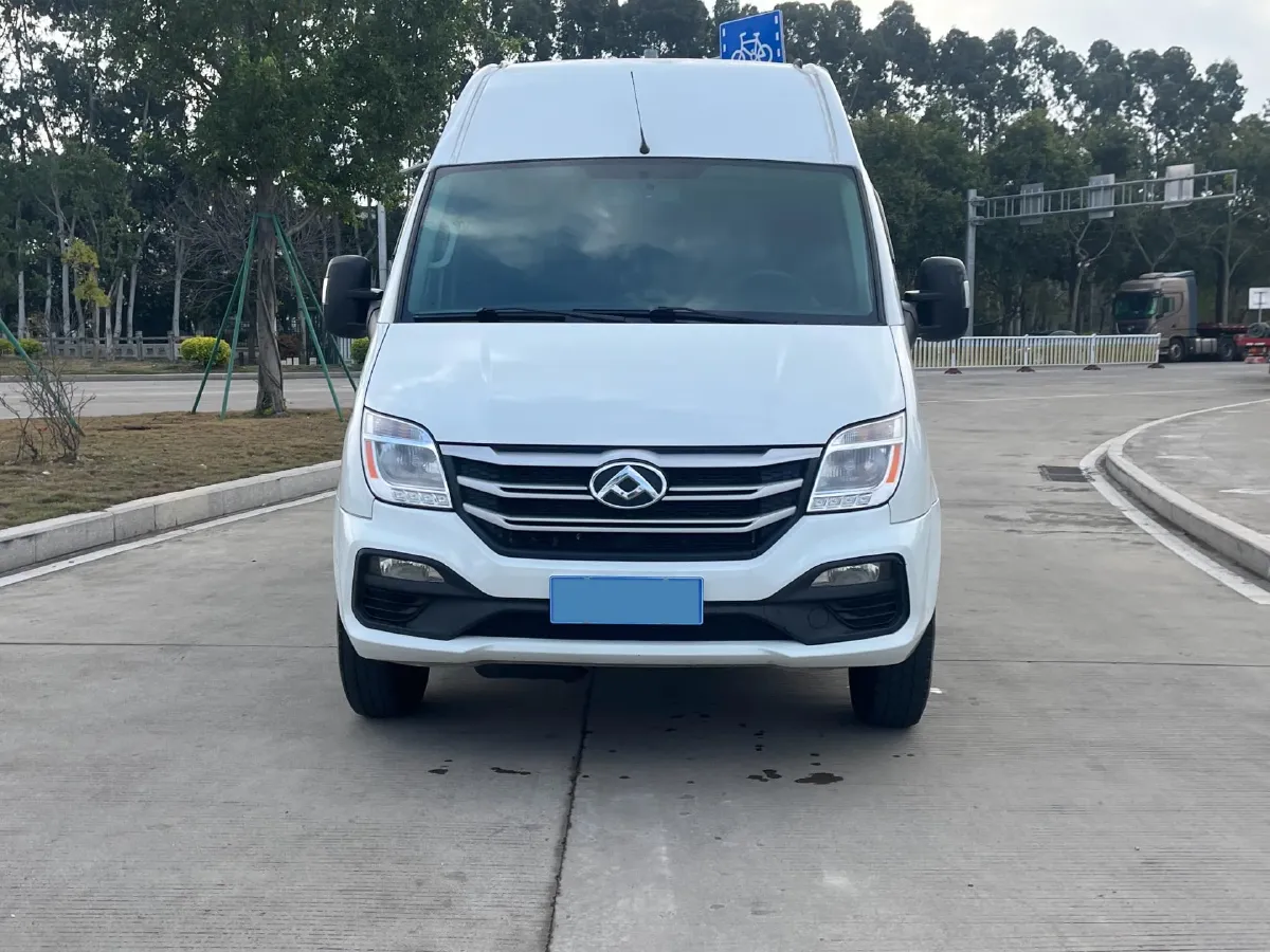 2019 MAXUS XinTu V80 2.0T 139HP L4 6MT,autocango,china used car exporter,china ev exporter,chinese used car exporter,chinese used ev exporter
