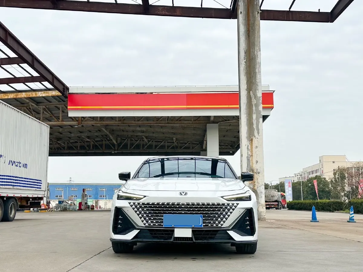 2023 ChangAn UNI-V 1.5T 188HP L4 7DCT,autocango,china used car exporter,china ev exporter,chinese used car exporter,chinese used ev exporter