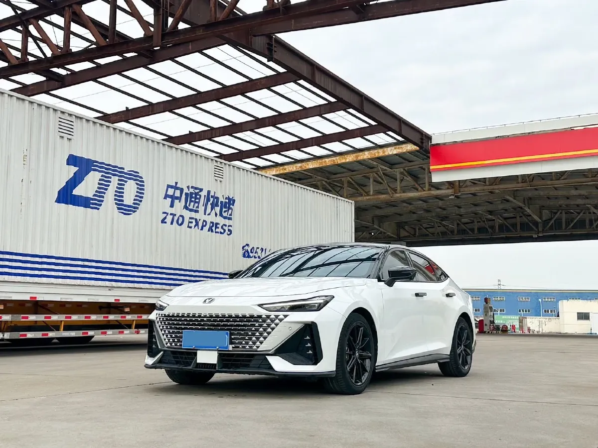 2023 ChangAn UNI-V 1.5T 188HP L4 7DCT,autocango,china used car exporter,china ev exporter,chinese used car exporter,chinese used ev exporter