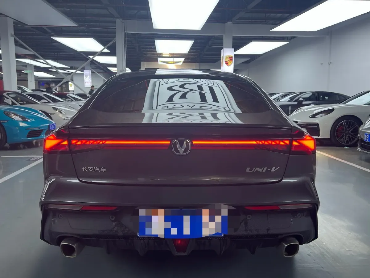 2023 ChangAn UNI-V 1.5T 188HP L4 7DCT,autocango,china used car exporter,china ev exporter,chinese used car exporter,chinese used ev exporter