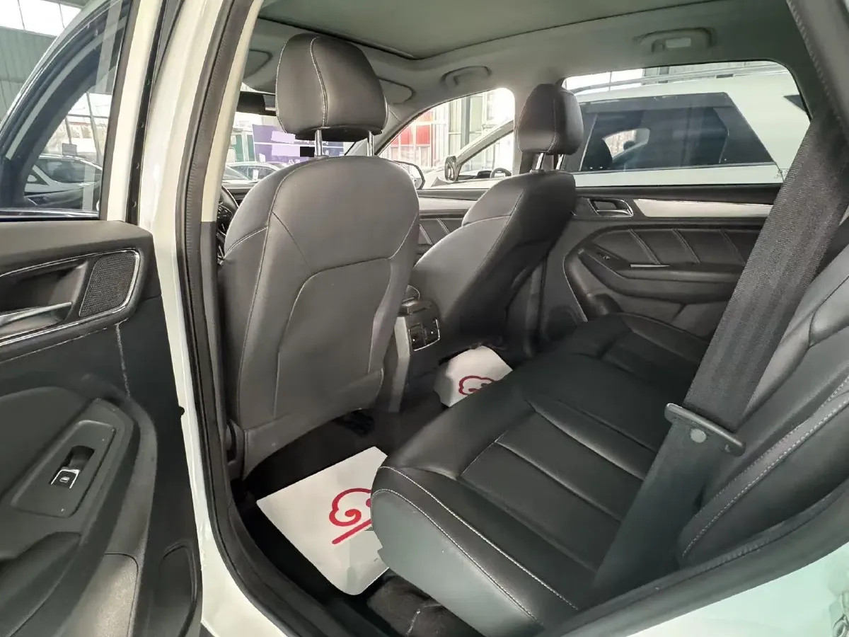 2019 Roewe i6 1.6L 125HP L4 5MT,autocango,china used car exporter,china ev exporter,chinese used car exporter,chinese used ev exporter