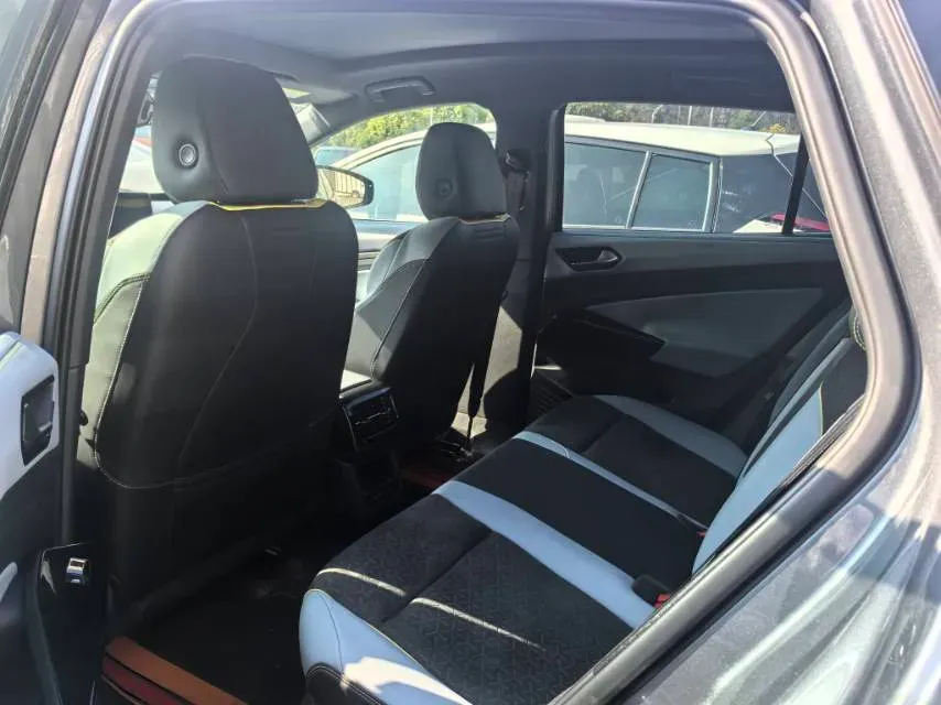 2022 MINI MINI 1.5T 136HP L3 7DCT,autocango,china used car exporter,china ev exporter,chinese used car exporter,chinese used ev exporter