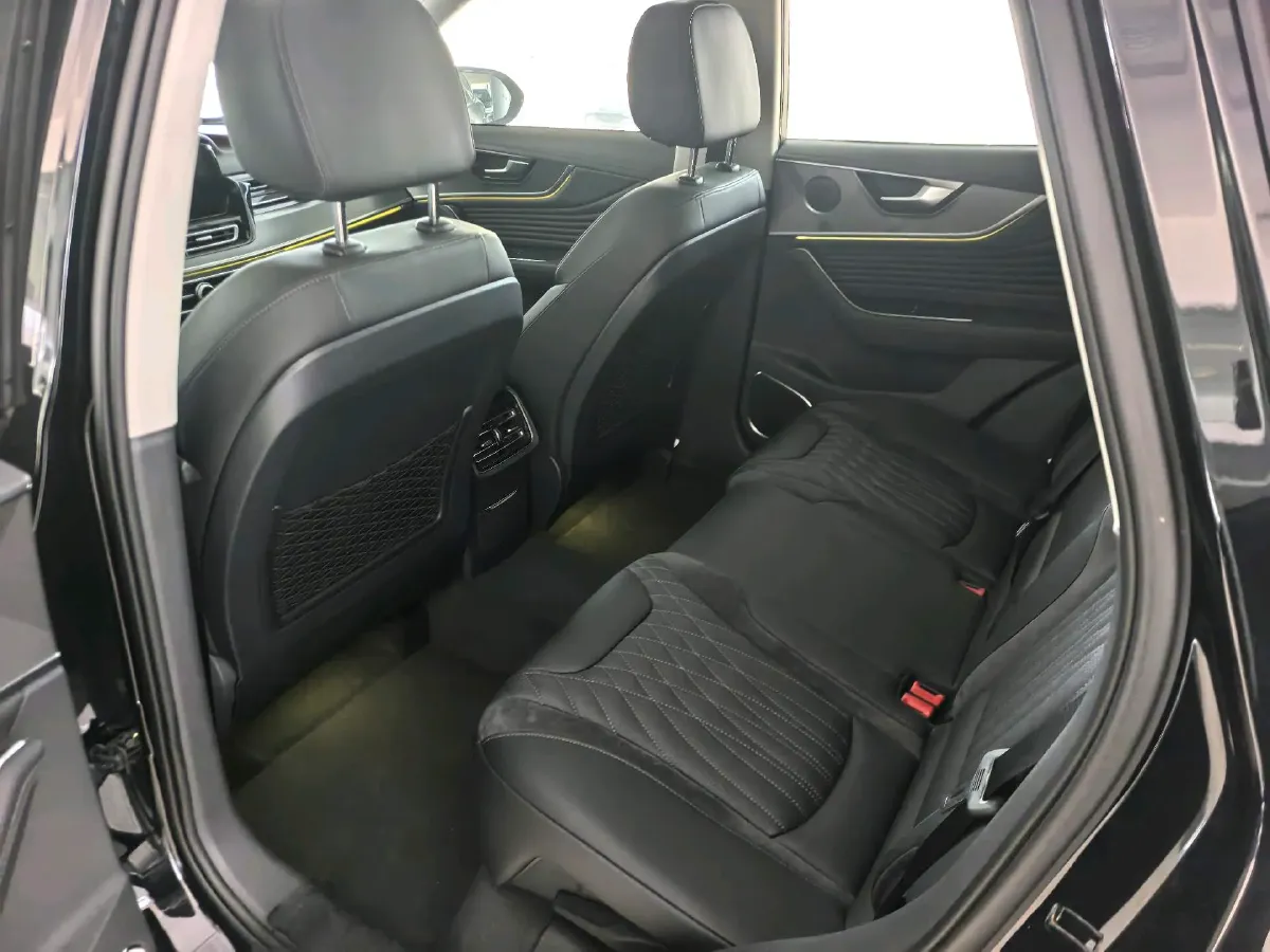 2023 HongQi HS5 2.0T 252HP L4 8AT,autocango,china used car exporter,china ev exporter,chinese used car exporter,chinese used ev exporter