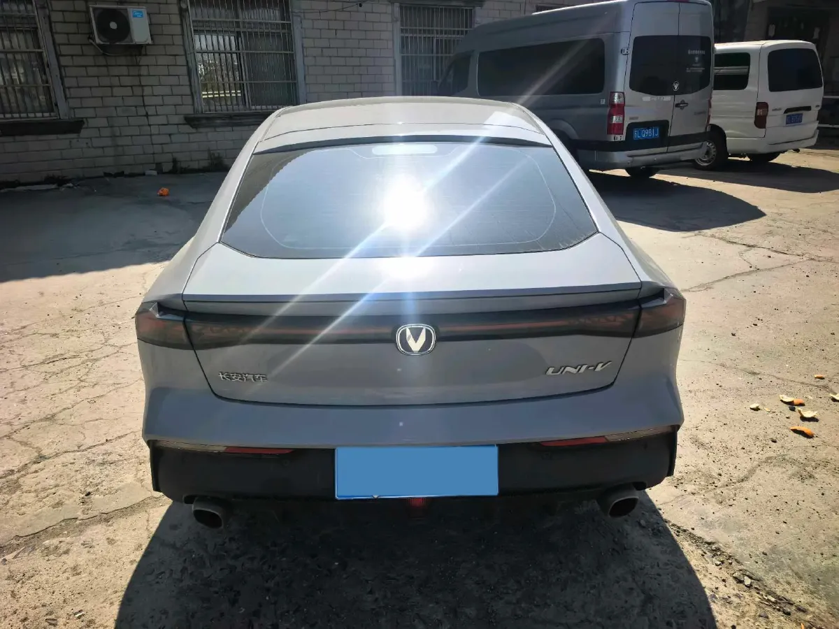 2022 ChangAn UNI-V 1.5T 188HP L4 7DCT,autocango,china used car exporter,china ev exporter,chinese used car exporter,chinese used ev exporter