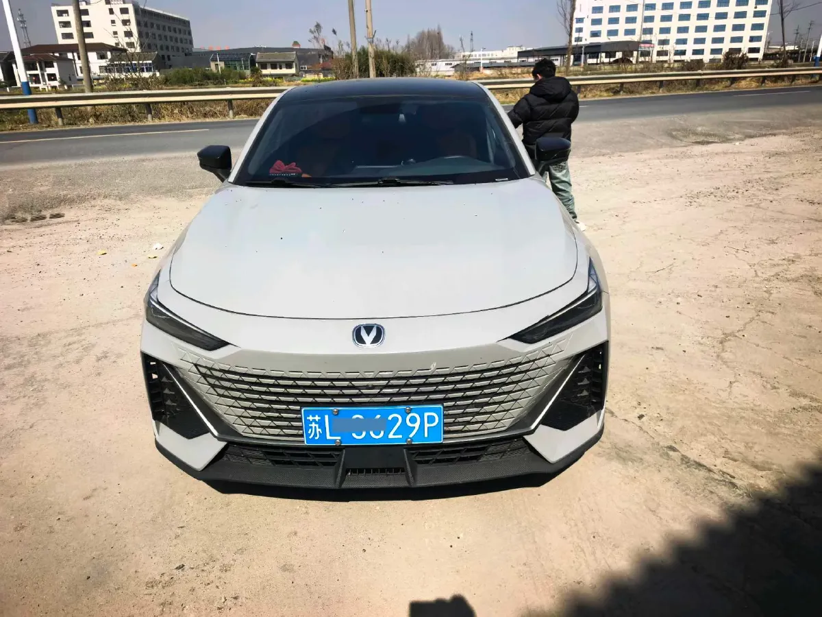 2022 ChangAn UNI-V 1.5T 188HP L4 7DCT,autocango,china used car exporter,china ev exporter,chinese used car exporter,chinese used ev exporter