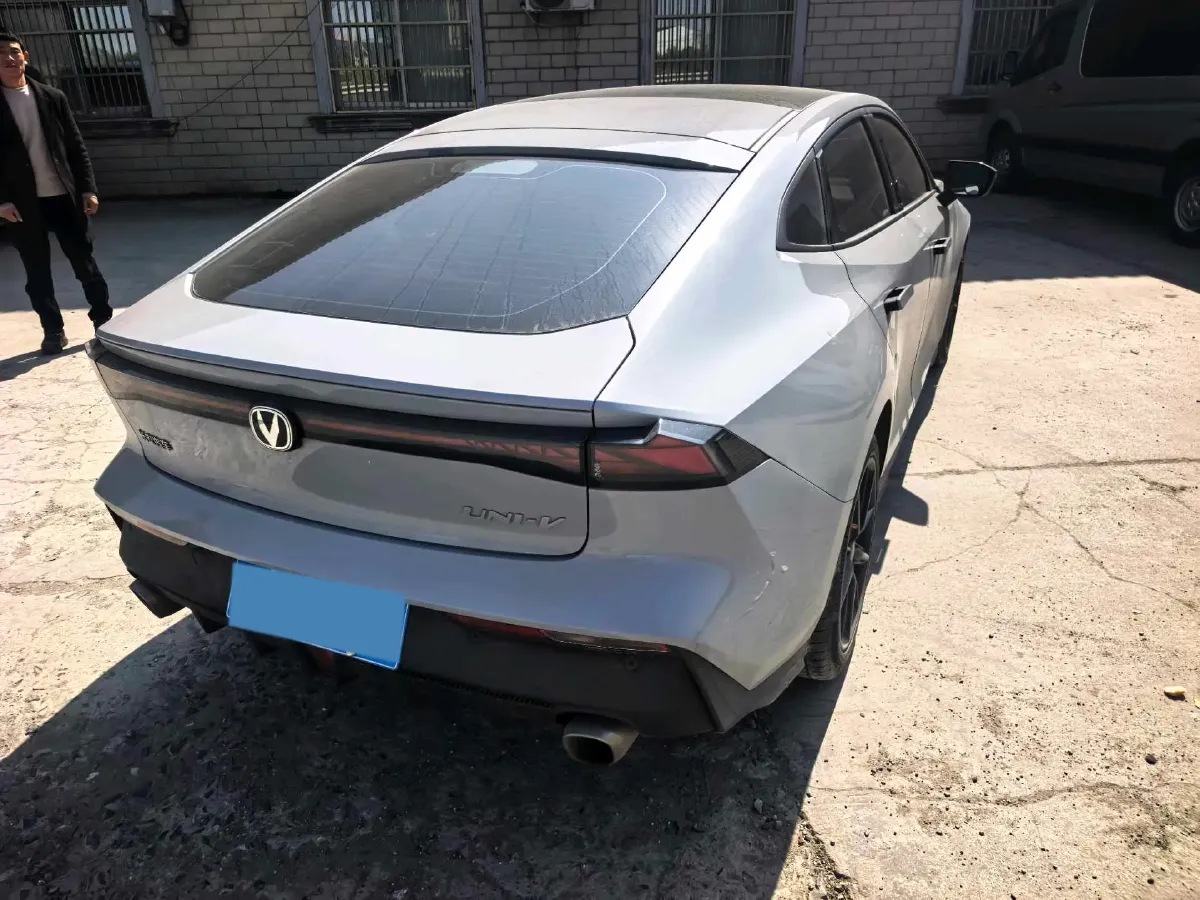 2022 ChangAn UNI-V 1.5T 188HP L4 7DCT,autocango,china used car exporter,china ev exporter,chinese used car exporter,chinese used ev exporter