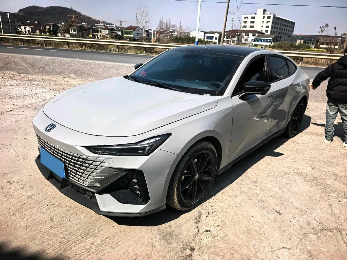 2022 ChangAn UNI-V 1.5T 188HP L4 7DCT,autocango,china used car exporter,china ev exporter,chinese used car exporter,chinese used ev exporter