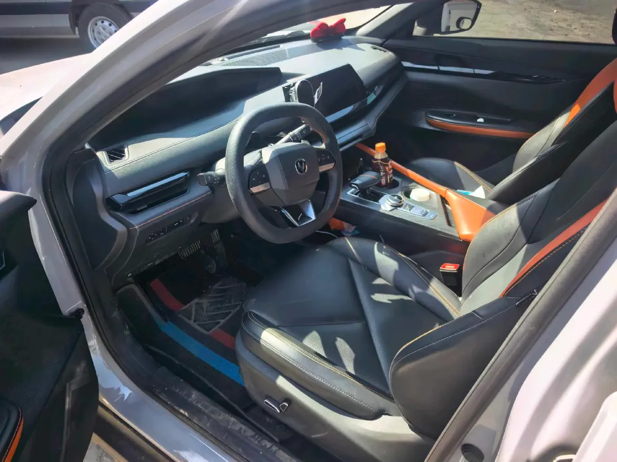 2022 ChangAn UNI-V 1.5T 188HP L4 7DCT,autocango,china used car exporter,china ev exporter,chinese used car exporter,chinese used ev exporter