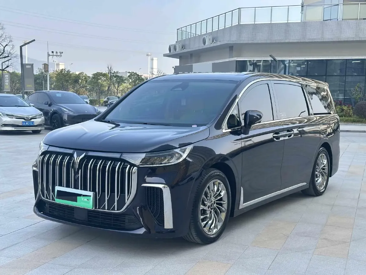 2024 Voyah Dream 1.5T 150HP L4 PHEV 43KWH,autocango,china used car exporter,china ev exporter,chinese used car exporter,chinese used ev exporter
