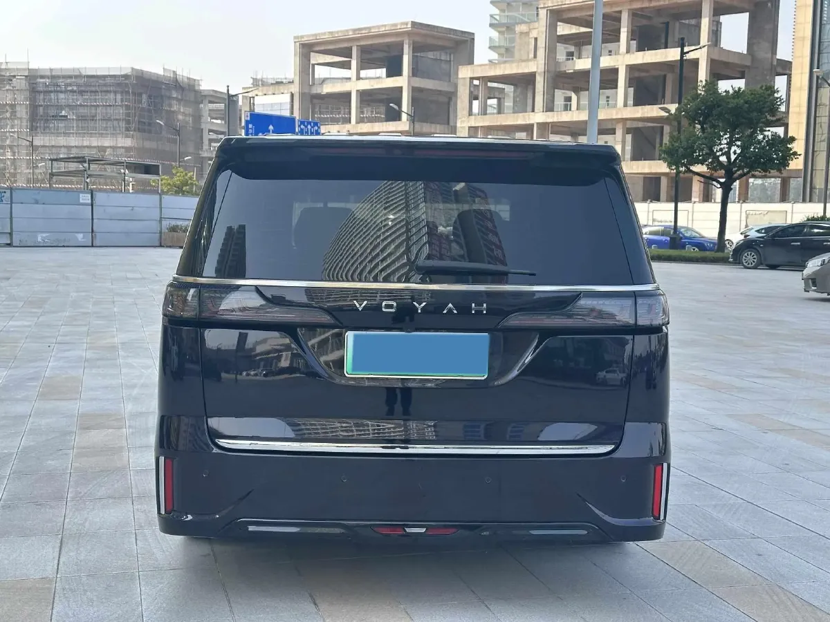 2024 Voyah Dream 1.5T 150HP L4 PHEV 43KWH,autocango,china used car exporter,china ev exporter,chinese used car exporter,chinese used ev exporter