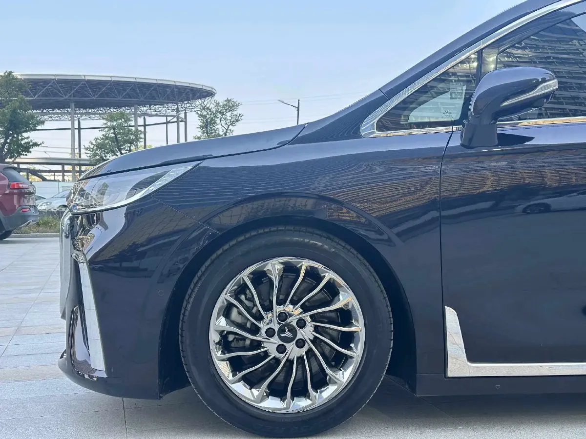 2024 Voyah Dream 1.5T 150HP L4 PHEV 43KWH,autocango,china used car exporter,china ev exporter,chinese used car exporter,chinese used ev exporter