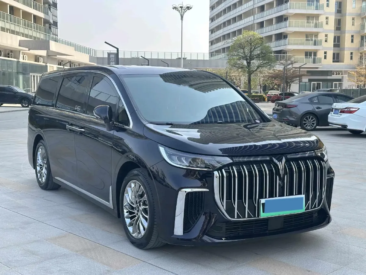 2024 Voyah Dream 1.5T 150HP L4 PHEV 43KWH,autocango,china used car exporter,china ev exporter,chinese used car exporter,chinese used ev exporter