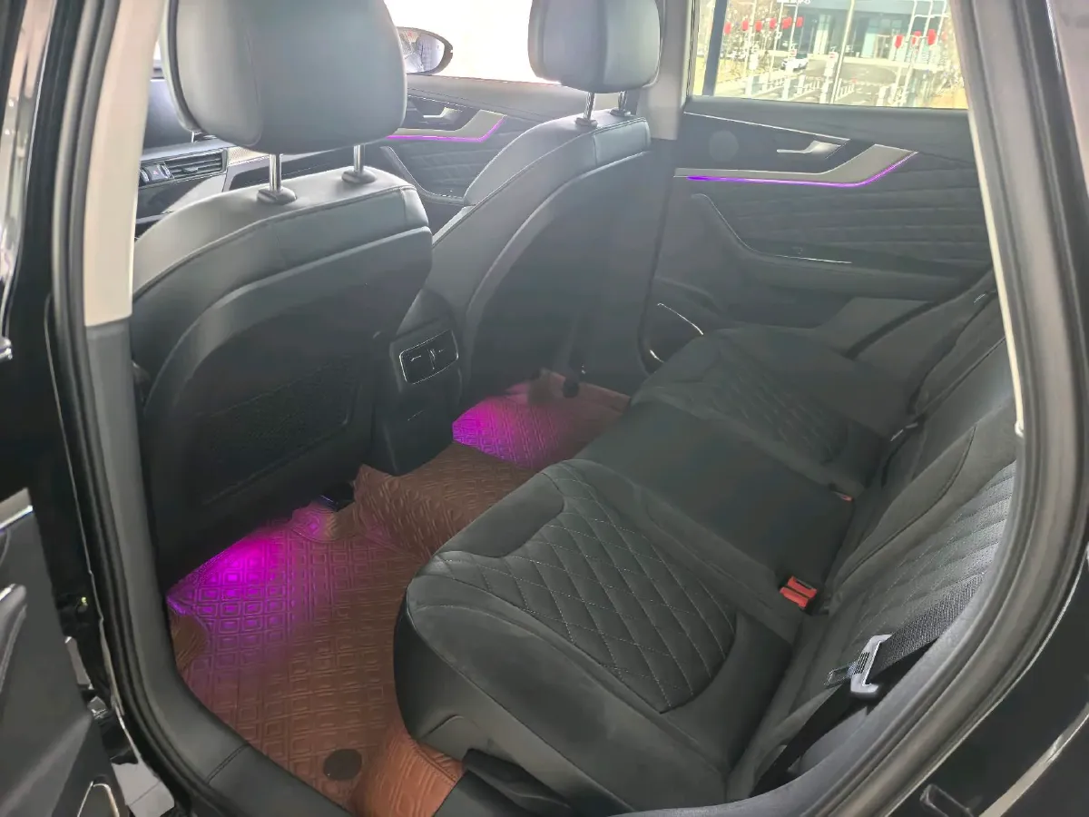 2022 HongQi HS5 2.0T 224HP L4 6AT,autocango,china used car exporter,china ev exporter,chinese used car exporter,chinese used ev exporter